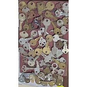 Vintage Antique Key Lot Yale Master Kwikset Elgin Briggs Stratton Steampunk Art